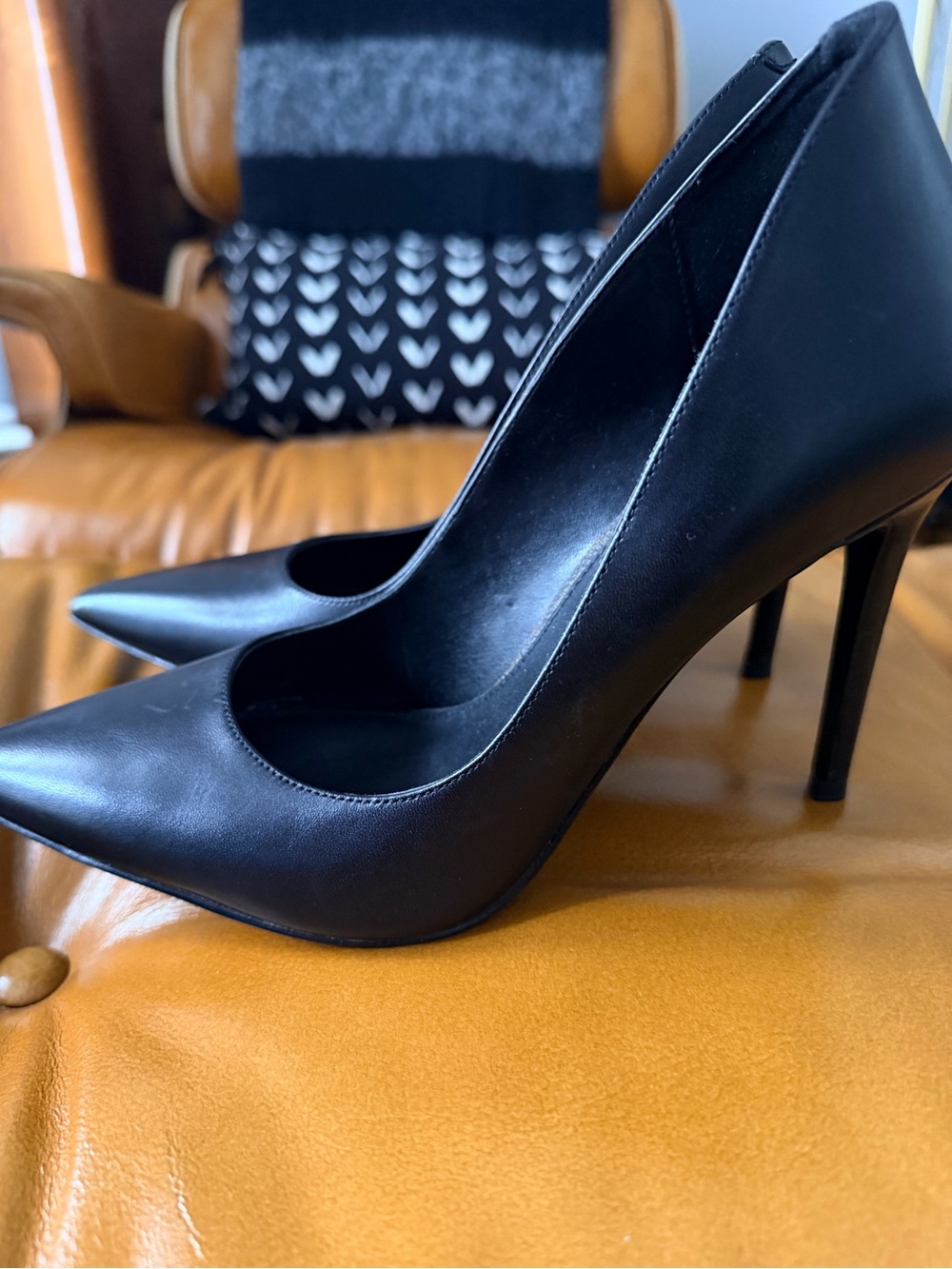 MICHAEL Michael Kors Black Pointed-Toe Leather Pumps